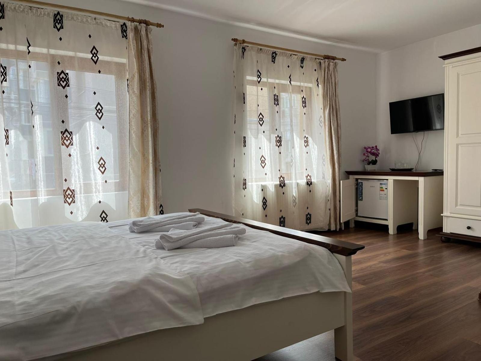 Casa Poenaru Hotel Campulung Moldovenesc Luaran gambar