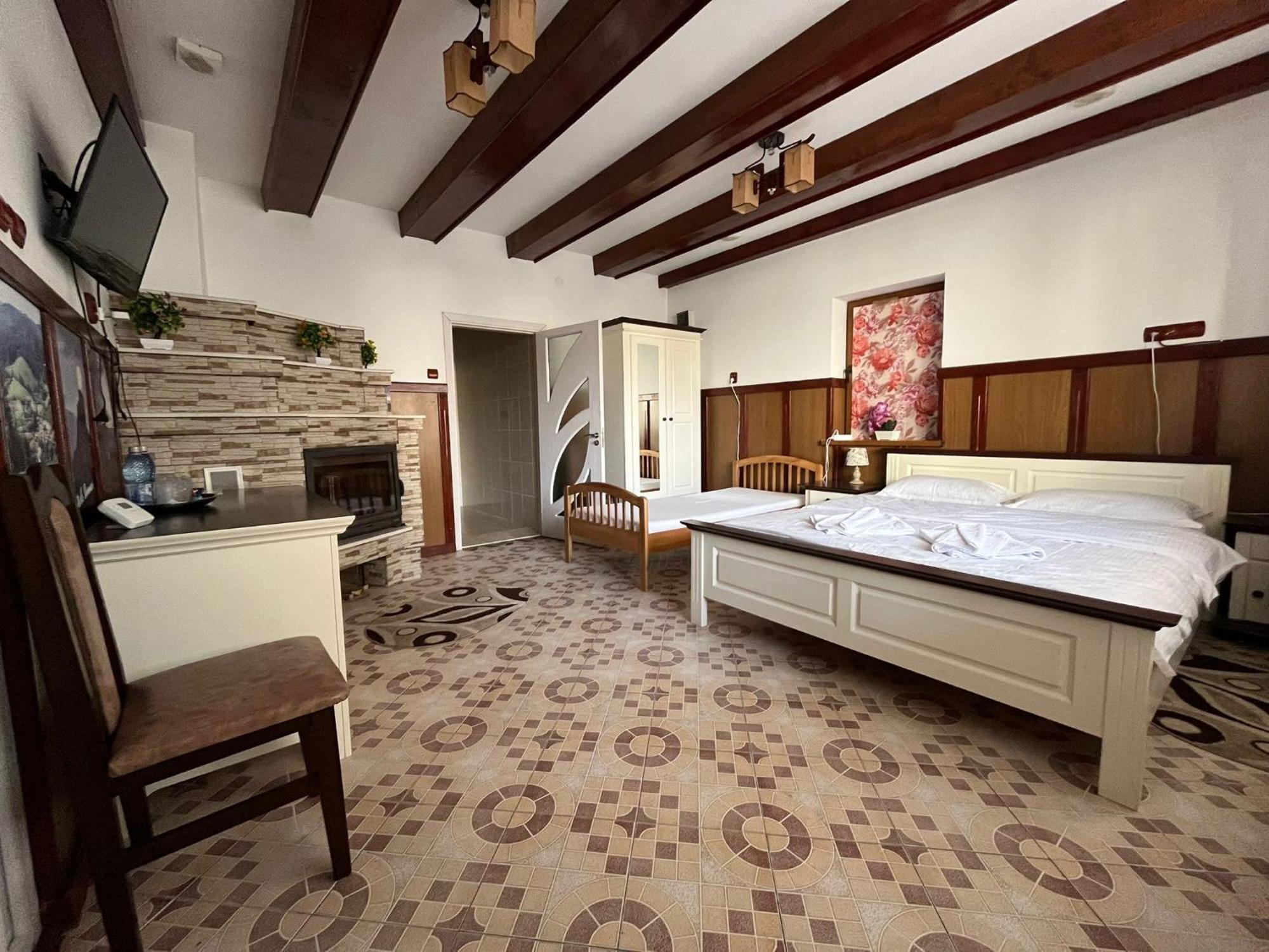 Casa Poenaru Hotel Campulung Moldovenesc Luaran gambar